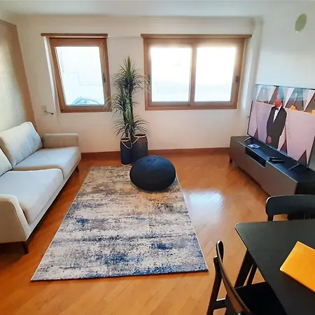 Spacious Well Equipped Location Garage 4 Pessoas Apartman