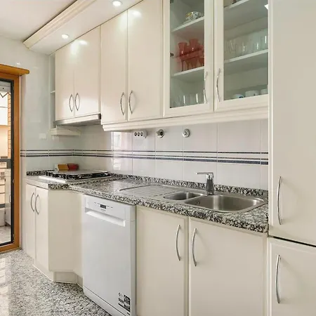 Spacious Well Equipped Location Garage 4 Pessoas Apartman *