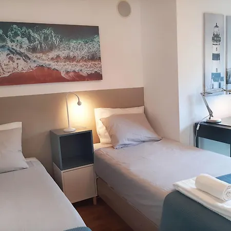 Spacious Well Equipped Location Garage 4 Pessoas Apartman