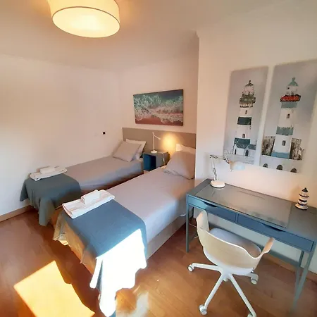 Spacious Well Equipped Location Garage 4 Pessoas Apartman Cascais